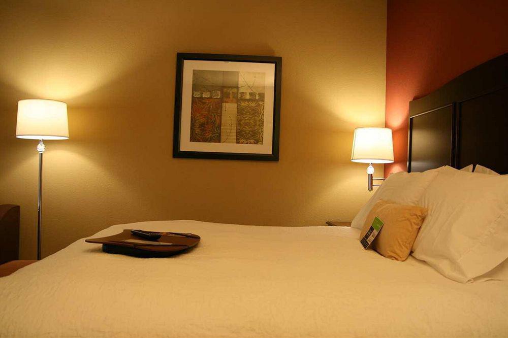 Hampton Inn & Suites Mission Quarto foto