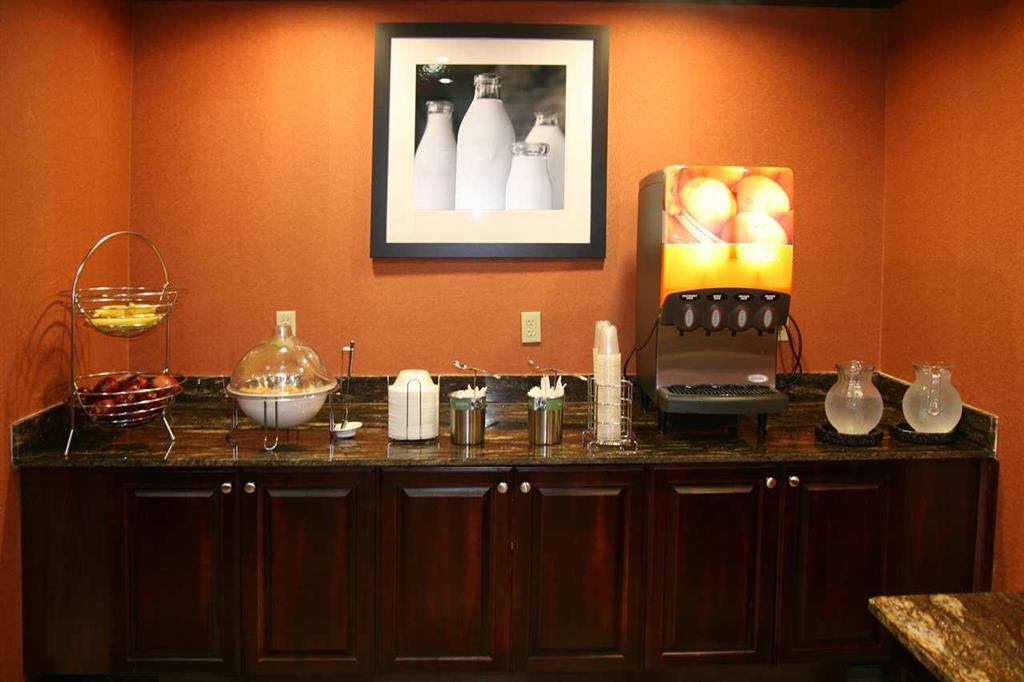 Hampton Inn & Suites Mission Restaurante foto